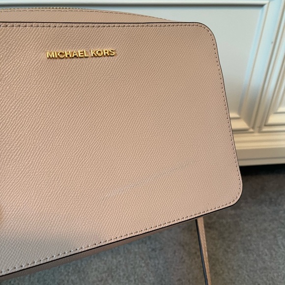 Michael Kors Jet Set Crossbody - Picture 10 of 14